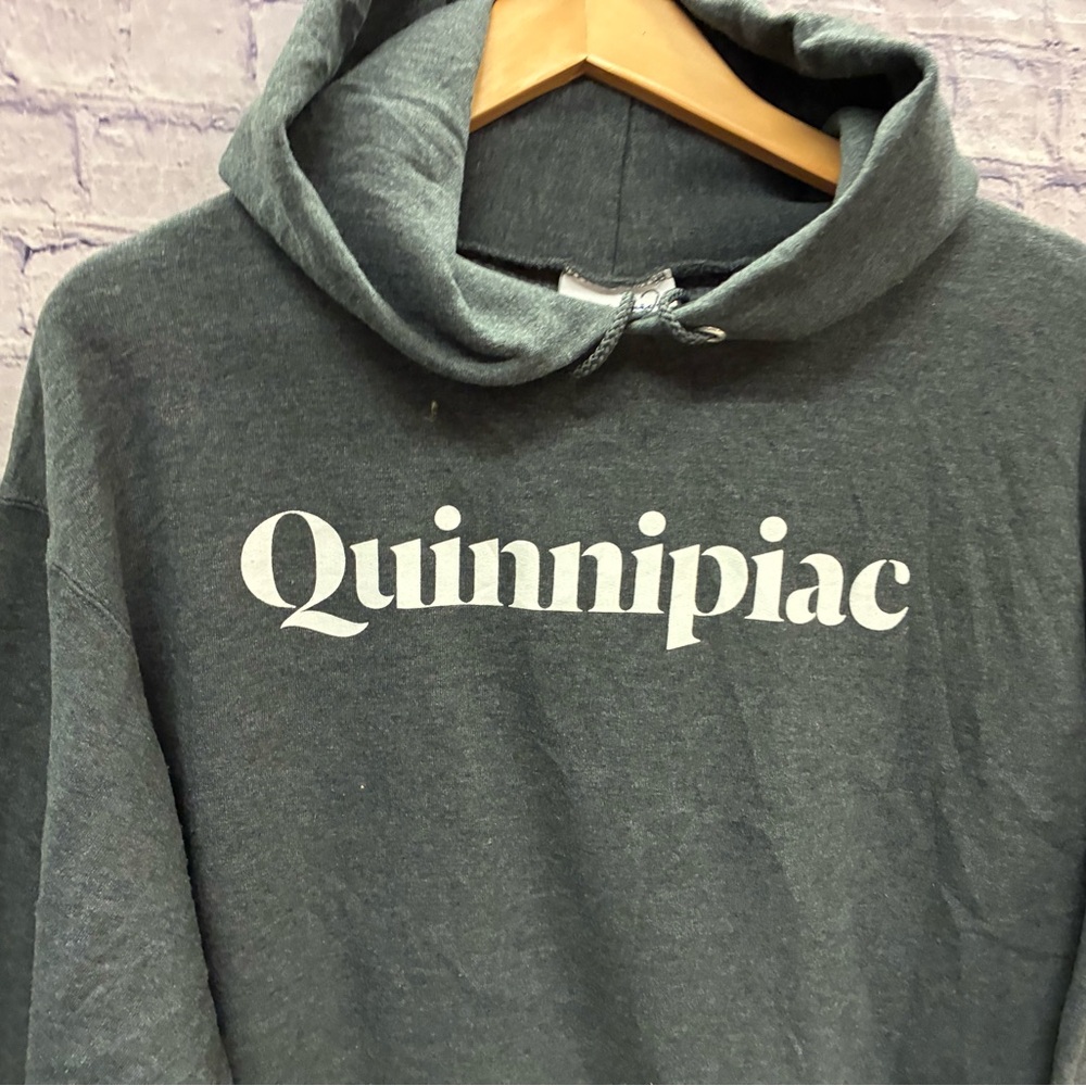 QUINNIPAC men’s size large grey CHAMPIONS top